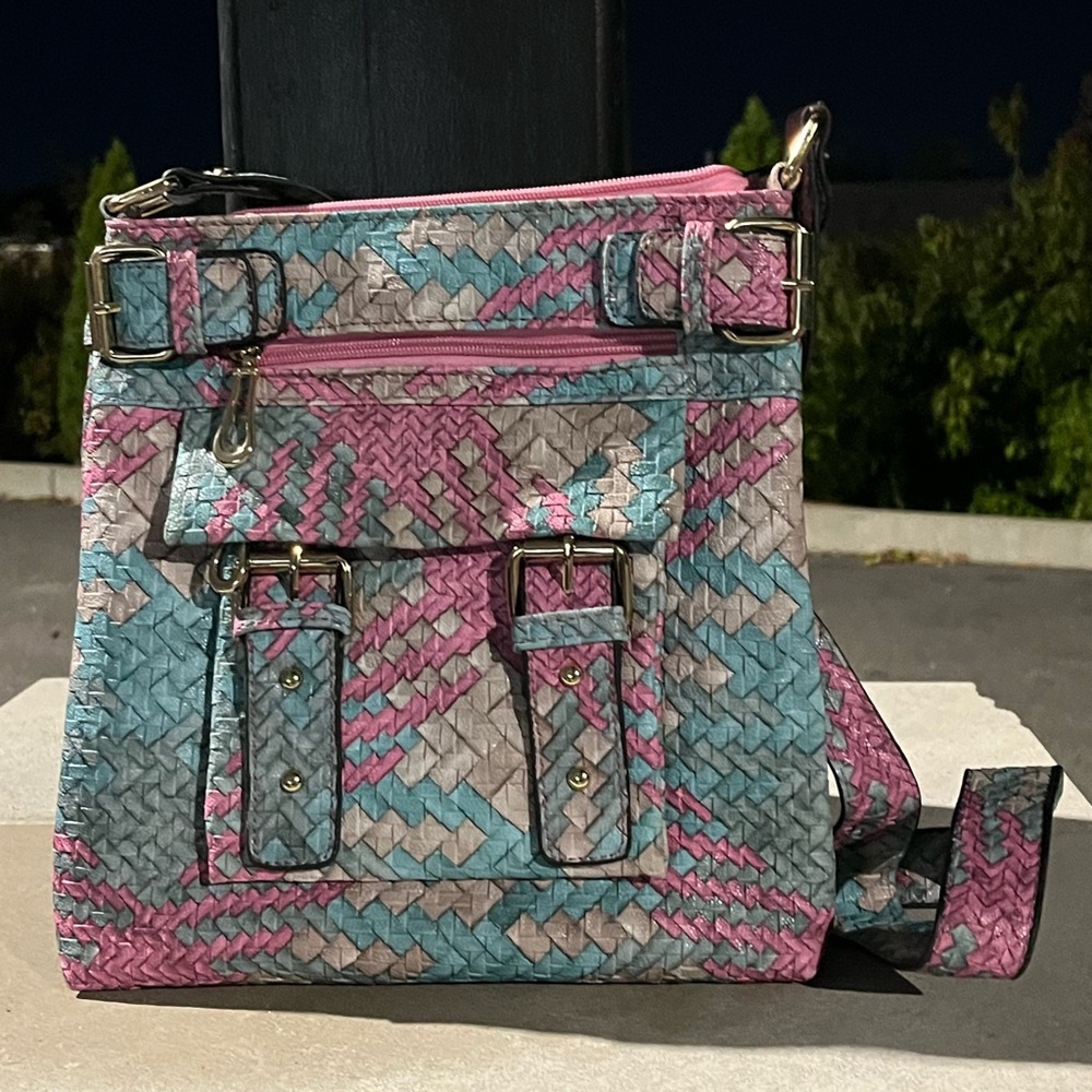 Stylish Cosmo Weave Crossbody Bag NWOT